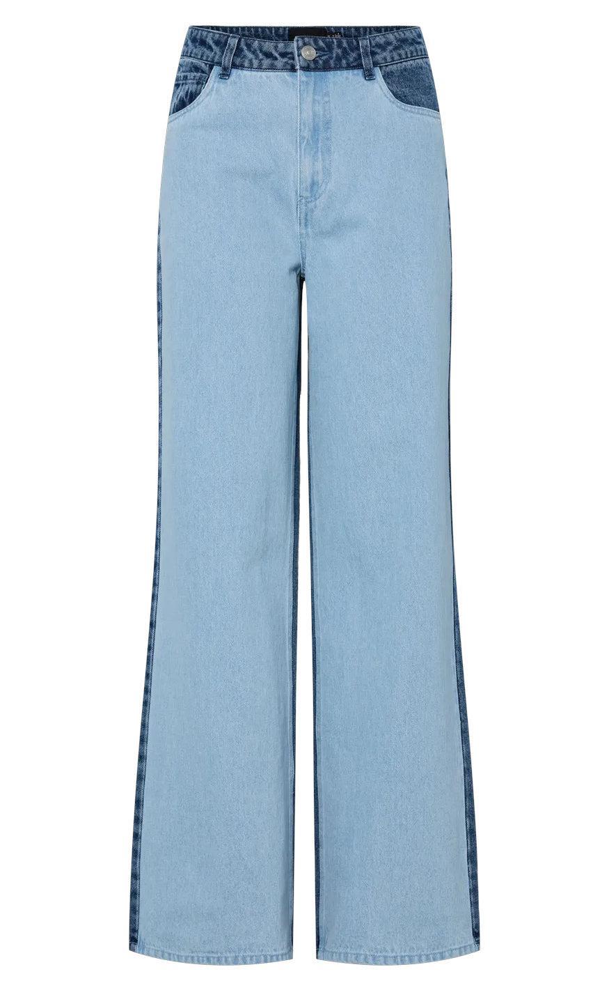 Bukser   Famy   Light Blue Denim Medium Blue fra Pieces